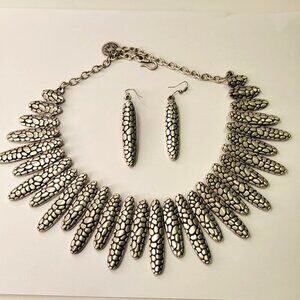 Seraglio Silver Bib Necklace and Earrings Set